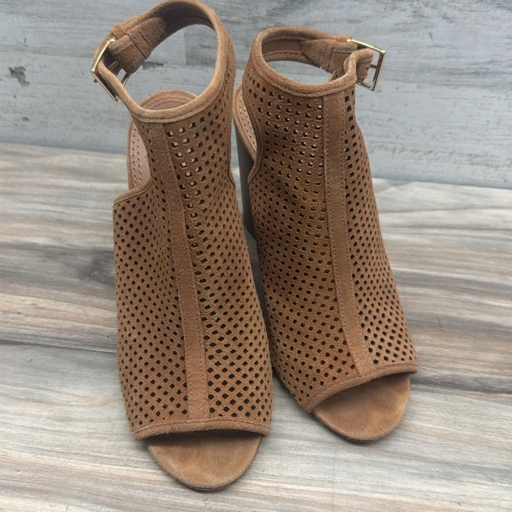 Tory Burch great please